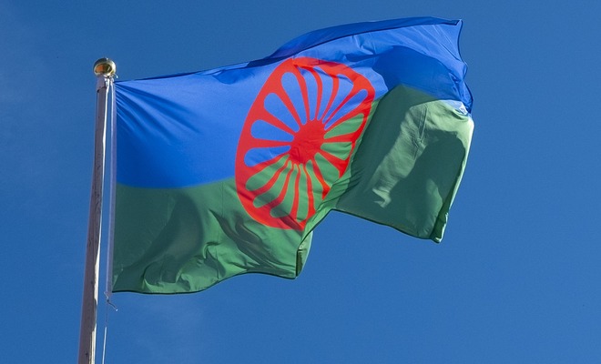 Large_romani-flag-6161449_1920